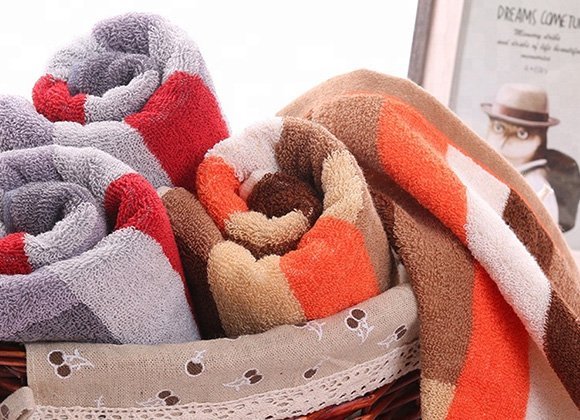         Yarn-Dyed Cotton Bath Towel
